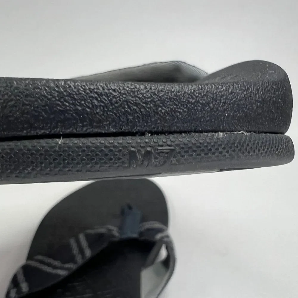 Chaco Sandals‎ Men's 7 Black & Gray Outdoor Athletic Beach Toe Post Flip Flops